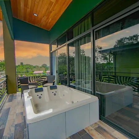 Paraiso Lima -King Bed And Balcony With Jacuzzi, Fast Wifi, Ev Powering Included! Only 5 Minutes To La Fortuna